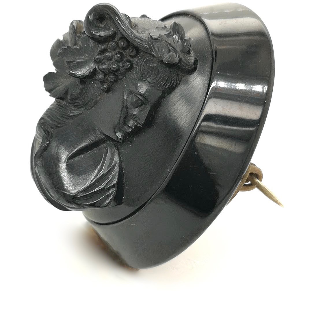 How to identify antique Whitby jet jewellery | An guide jet collecting